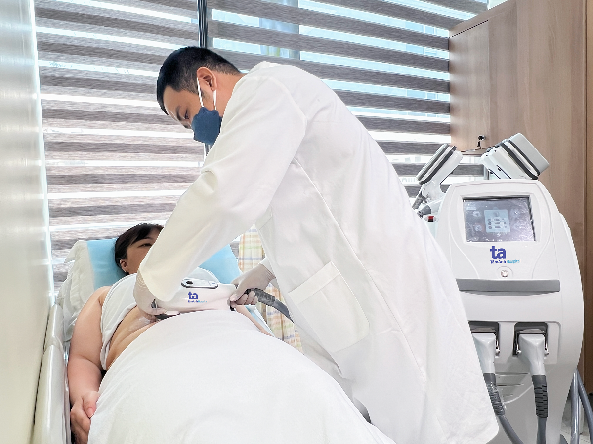 Người bệnh Lương Thị Loan Thanh được điều trị giảm cân, giảm mỡ bằng công nghệ cao tại Trung tâm Kiểm soát cân nặng và Điều trị béo phì, hệ thống BVĐK Tâm Anh.png