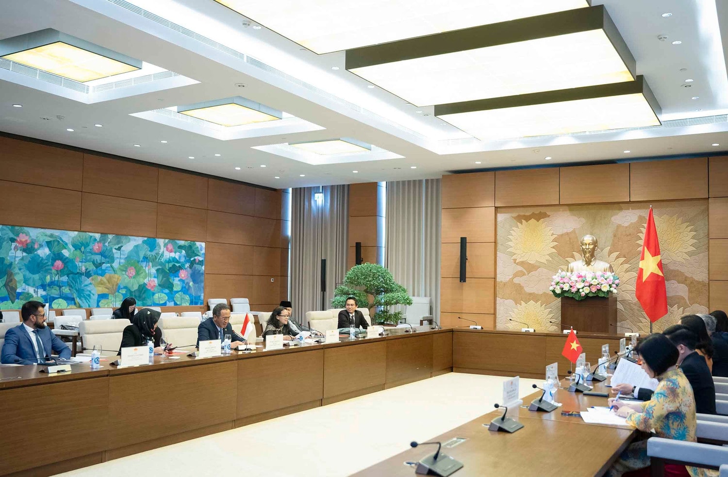 Các đại biểu Đoàn Ủy ban Tài khoản công Hạ viện Indonesia.jpg