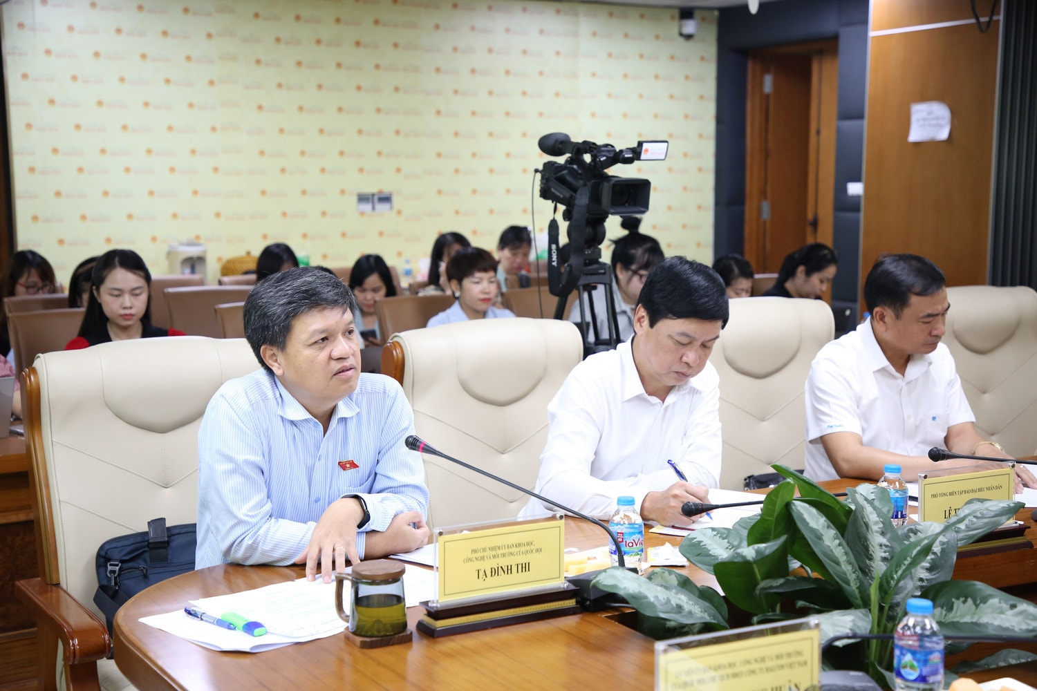 Phó Chủ nhiệm Ủy ban Khoa học, Công nghệ và Môi trường Tạ Đình Thi phát biểu tại tọa đàm Ảnh: Duy Thông