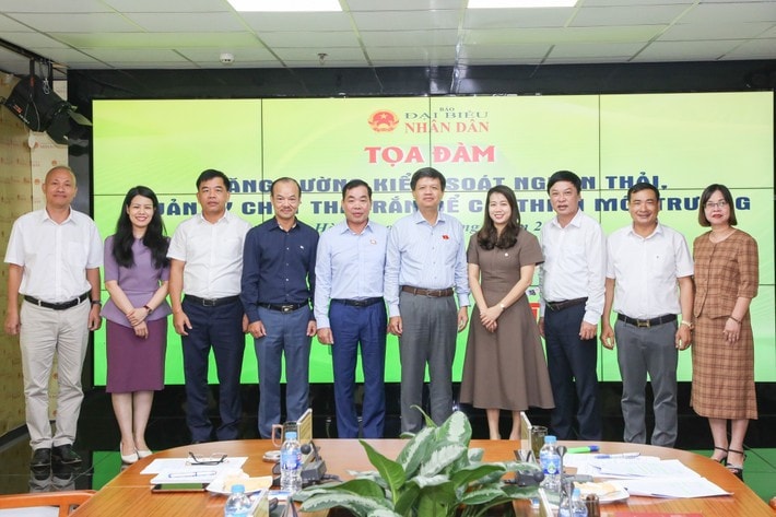 Các đại biểu tham dự tọa đàm. Ảnh: Duy Thông