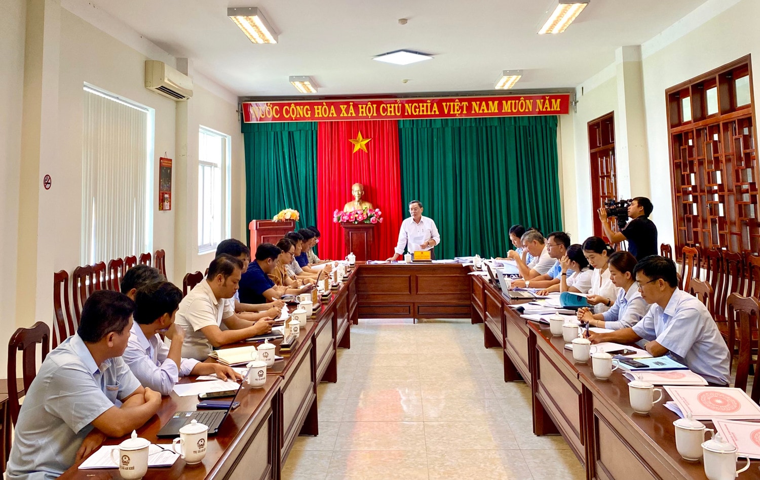 Ban Kinh tế - Ngân sách HĐND tỉnh giám sát việc ban hành nghị quyết của HĐND cấp huyện về kế hoạch đầu tư công trung hạn và hằng năm giai đoạn 2021 - 2025 tại thị xã An Khê. Ảnh: Hà Duy