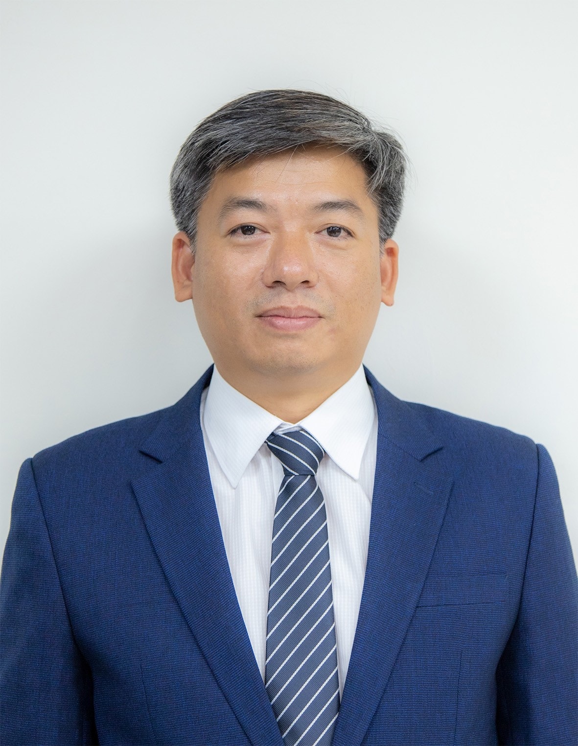 2021-chu tich chan dung nho.jpg