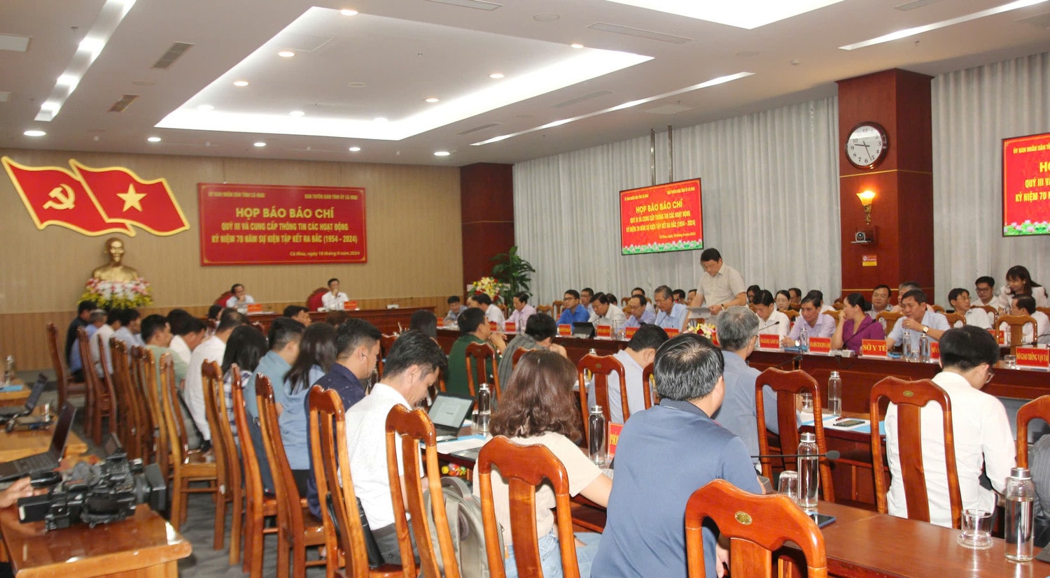 Họp báo.jpg