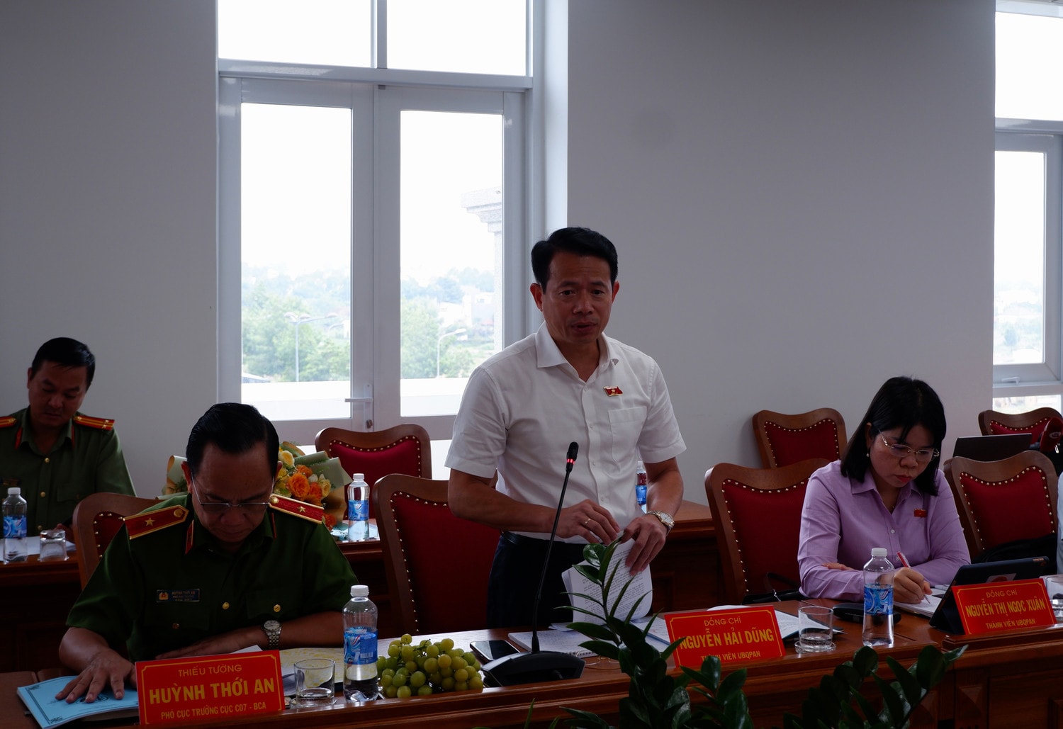 Phó Trưởng đoàn chuyên trách Đoàn ĐBQH tỉnh Nam Định Nguyễn Hải Dũng phát biểu