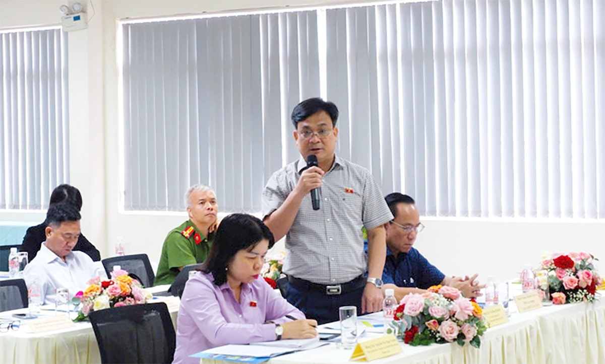 Ủy viên Thường trực Ủy ban Quốc phòng và An ninh, Đại tá Vũ Huy Khánh phát biểu