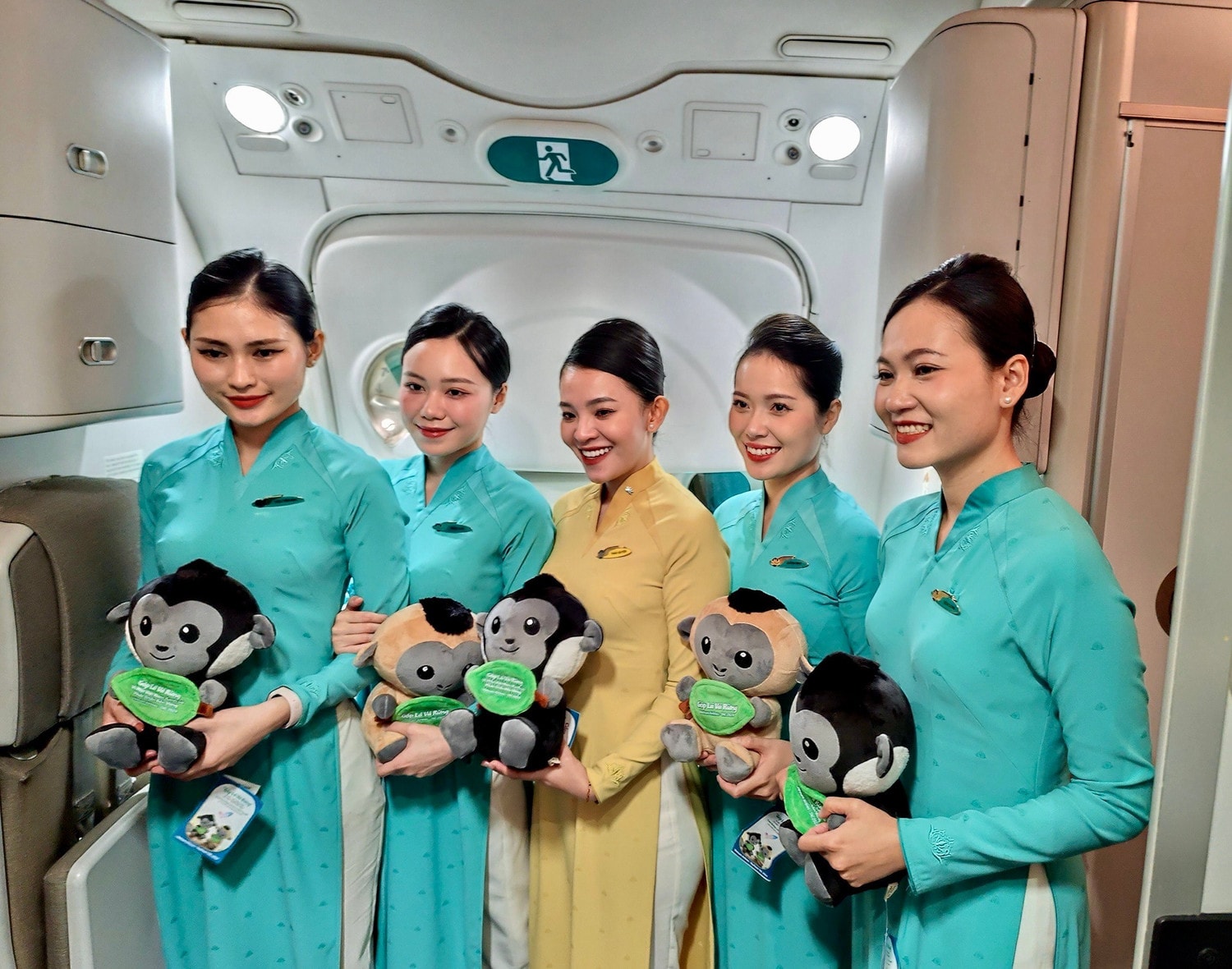 Ảnh 5. Thông qua hoạt động này, Vietnam Airlines mong muốn lan tỏa thông điệp bảo vệ môi trường và các loài động vật quý hiếm. Ảnh VNA.jpg