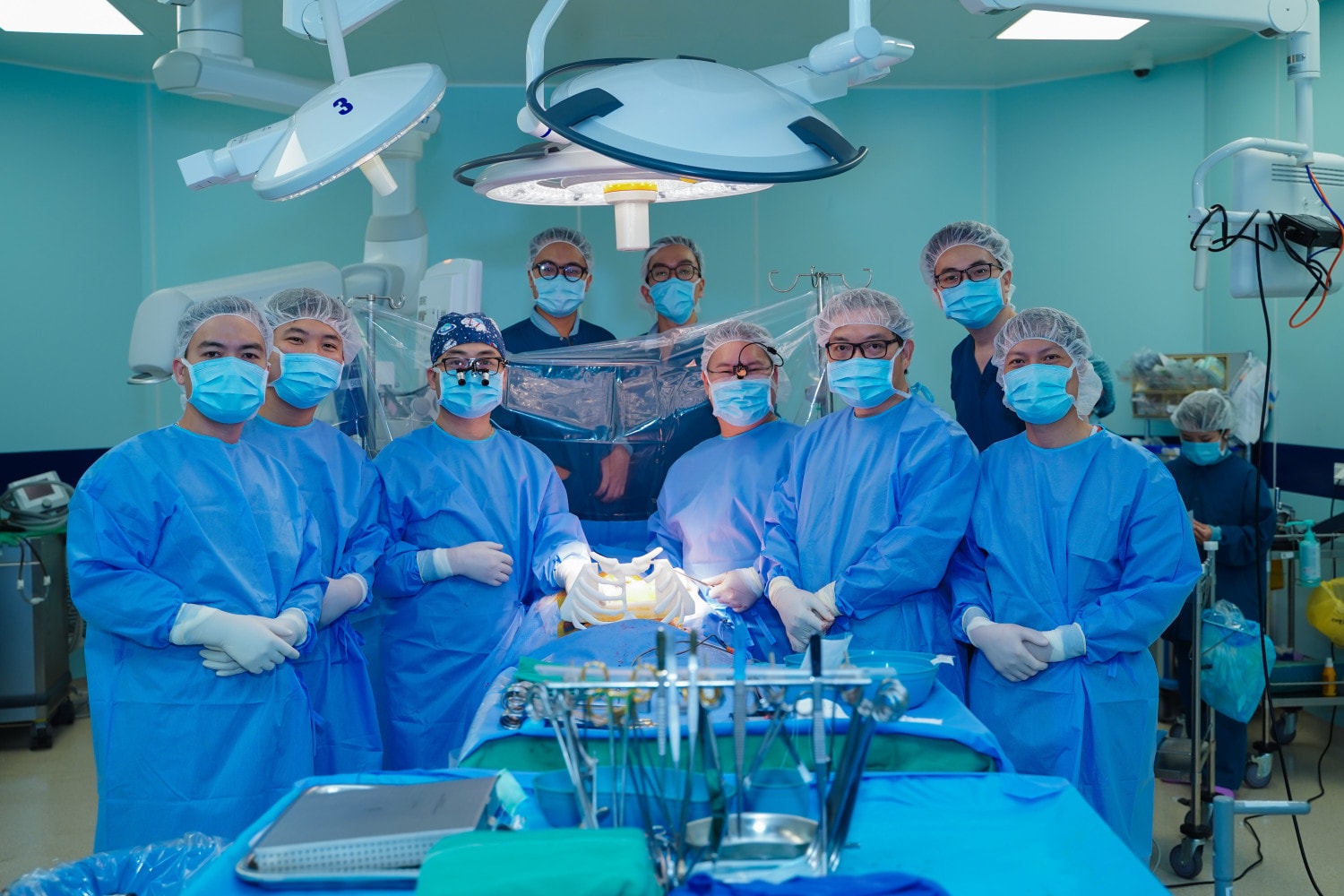 Nhờ vào sự phối hợp xuất sắc đa chuyên khoa tại Vinmec, ca phẫu thuật đã thành công, mang lại kết quả đáng mừng cho bệnh nhân..jpg