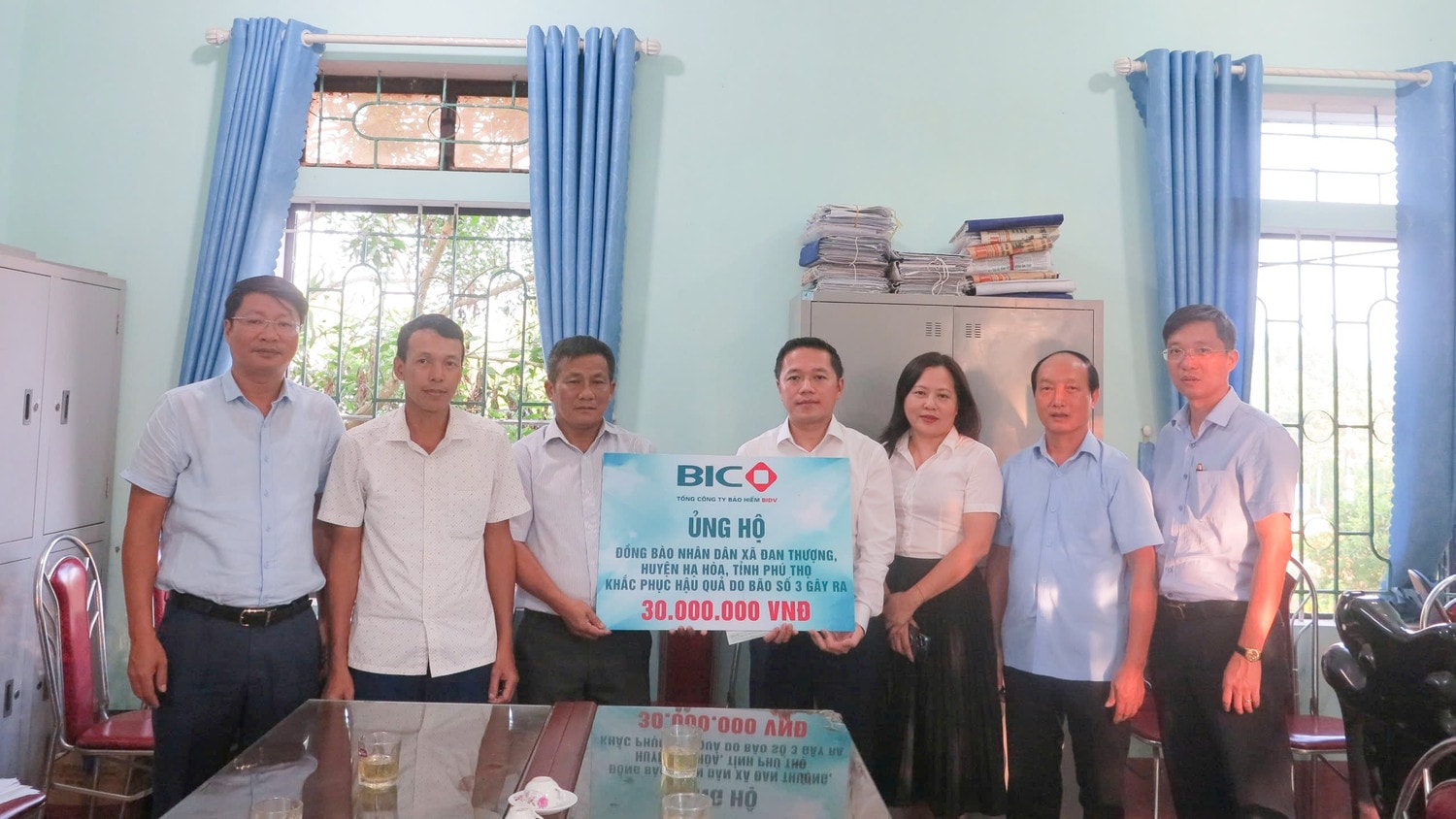 BIC trao tien tu thien tai Phu Tho.jpg