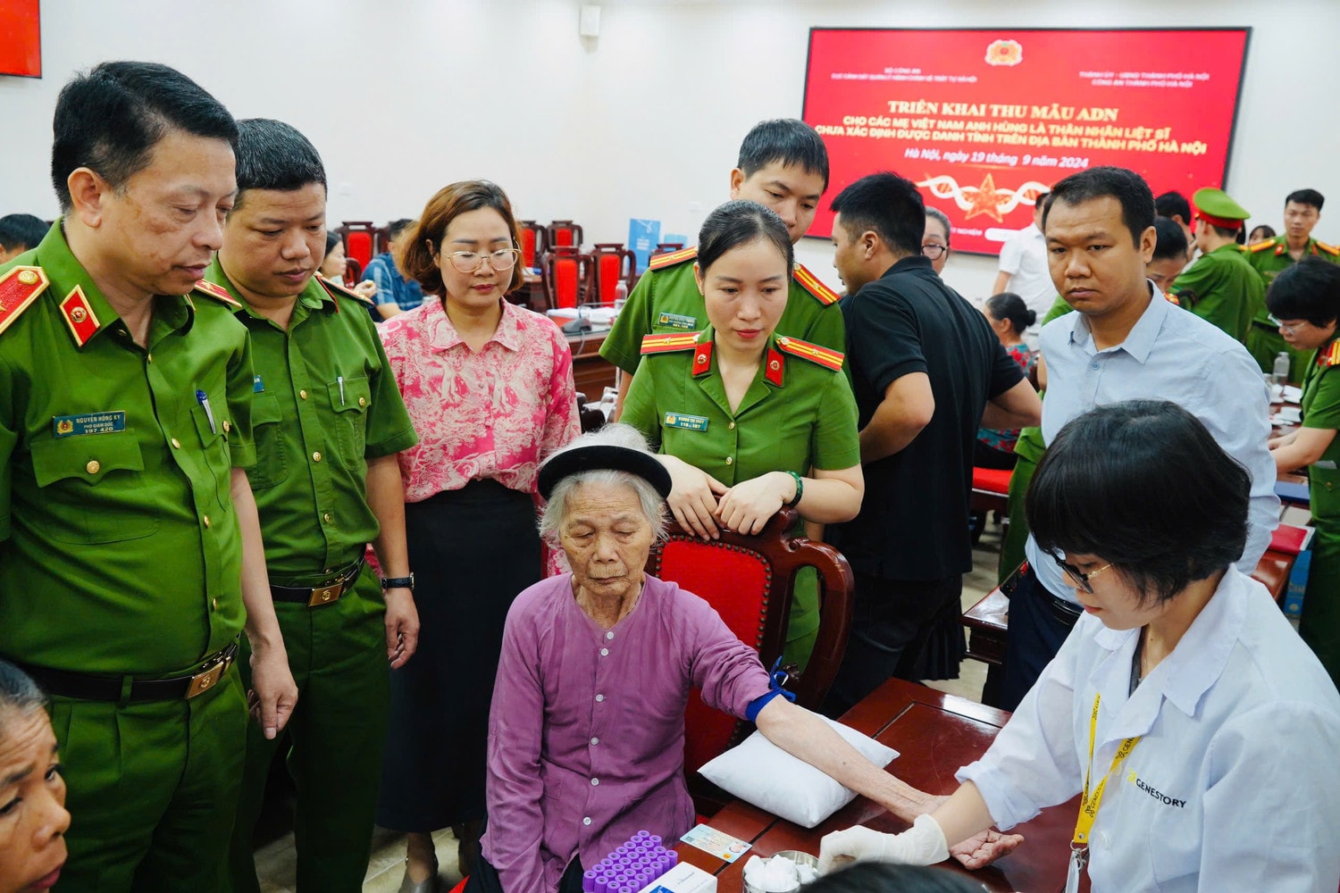 thu nhan mau ADN.jpg