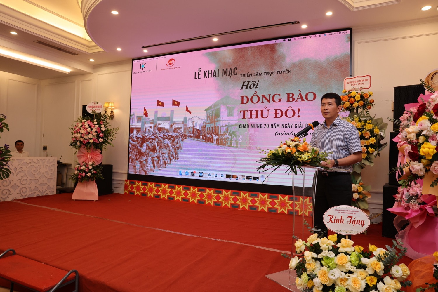 Chủ tịch UBND quận Hoàn Kiếm Phạm Tuấn Long phát biểu khai mạc triển lãm