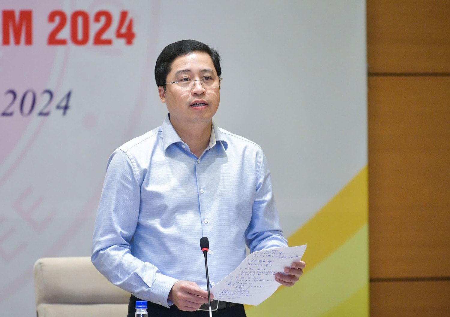 Phó Tổng Thanh tra Chính phủ Dương Quốc Huy phát biểu tại phiên họp