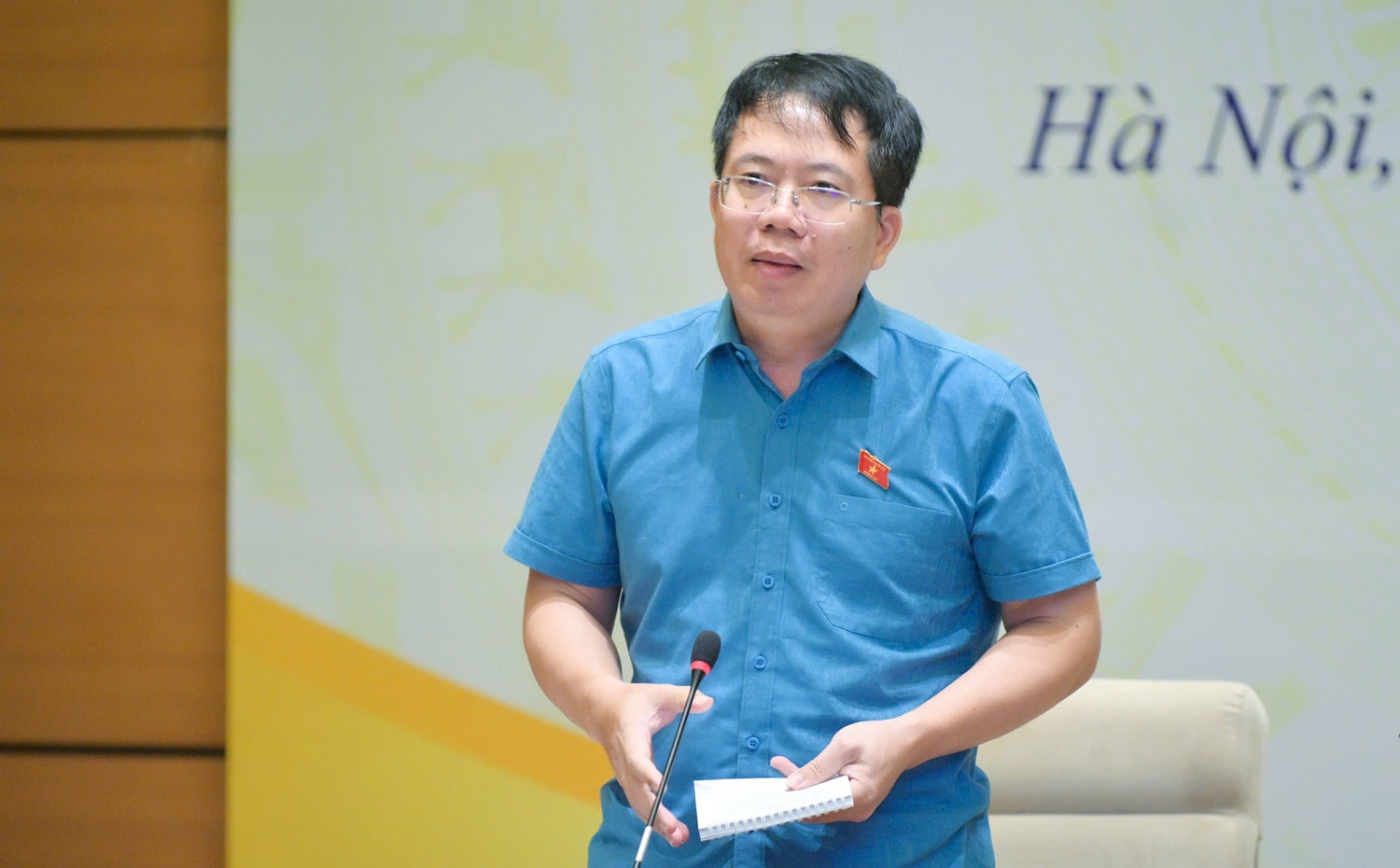 Viện trưởng Viện Nghiên cứu lập pháp Nguyễn Văn Hiển phát biểu tại hội thảo