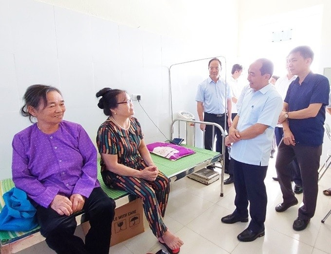 Đoàn giám sát của Thường trực HĐND tỉnh Thanh Hóa giám sát tại các cơ sở y tế trên địa bàn huyện Nông Cống.jpg