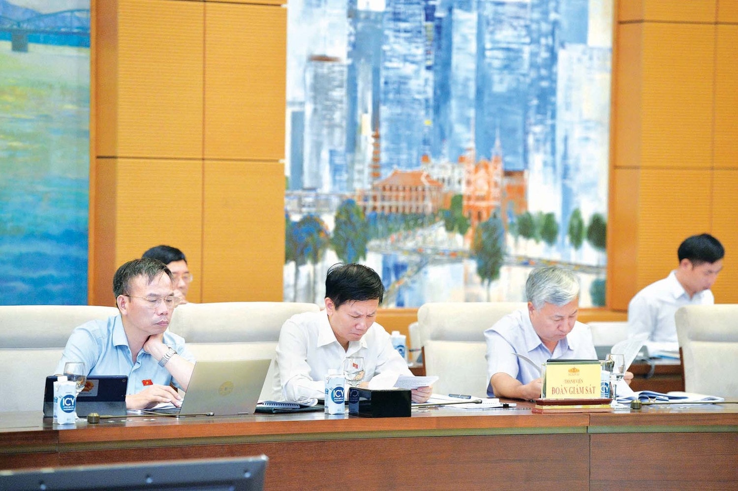 Các đại biểu dự phiên họp 4.jpg