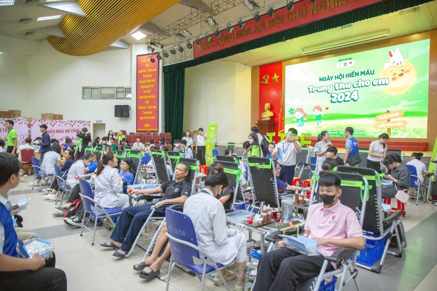 Ngày hội hiến máu "Trung thu cho em 2024" đã thành công thu về được 2.077 đơn vị máu. Ảnh: Hạnh Toàn