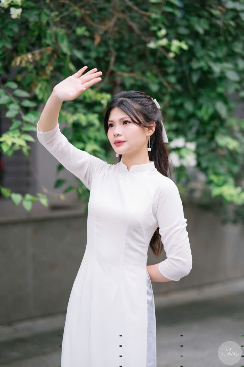 Dương Thị Phương Thảo, cựu học sinh lớp chuyên Nga Trường THPT chuyên Biên Hòa (Hà Nam) trở thành thủ khoa khối D02 toàn quốc Kỳ thi tốt nghiệp THPT năm 2024 (Ảnh: NVCC)