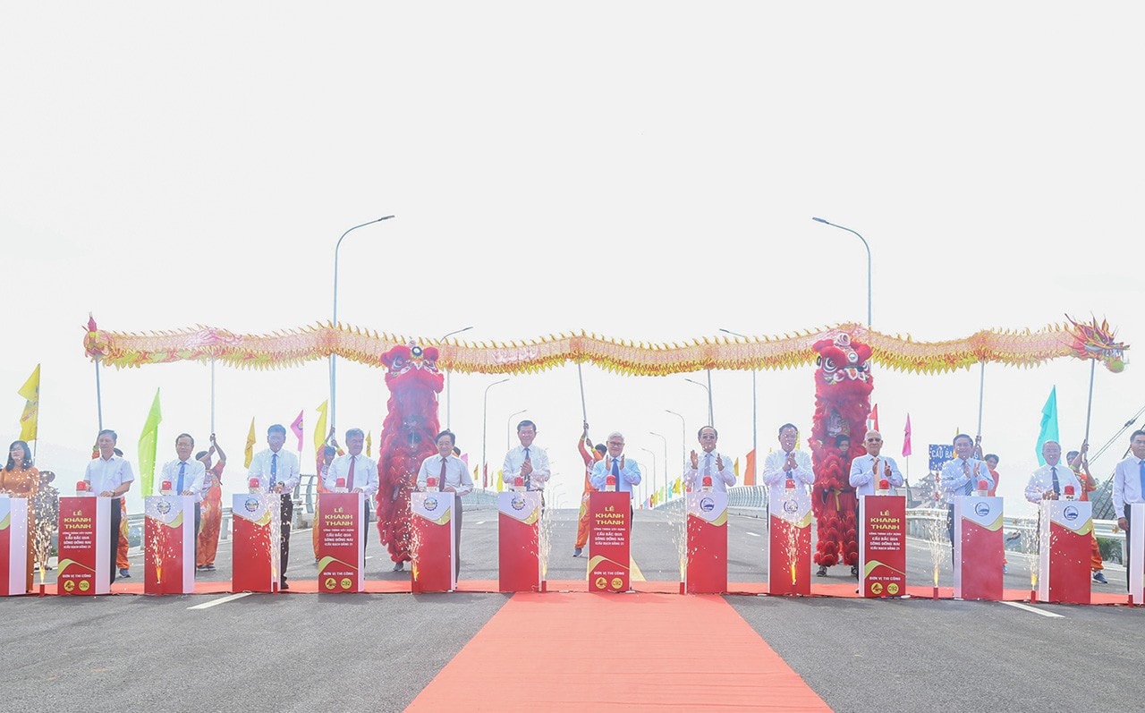 Cầu Bạch Đằng 4.jpg