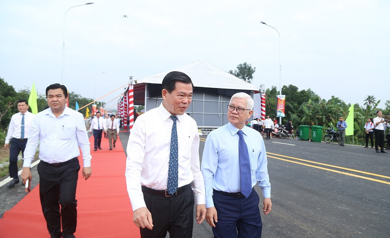 Cầu Bạch Đằng 3.jpg