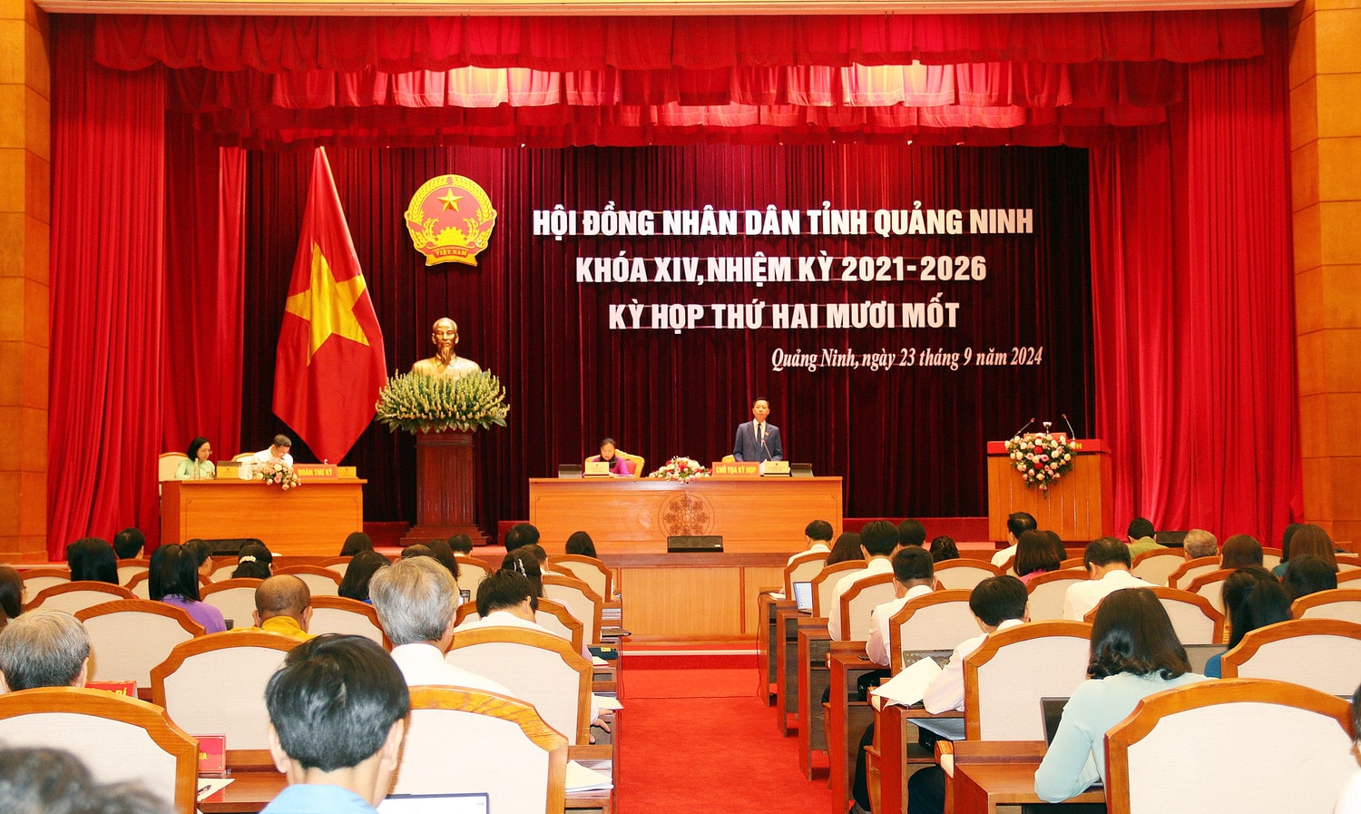 Toàn cảnh kỳ họp