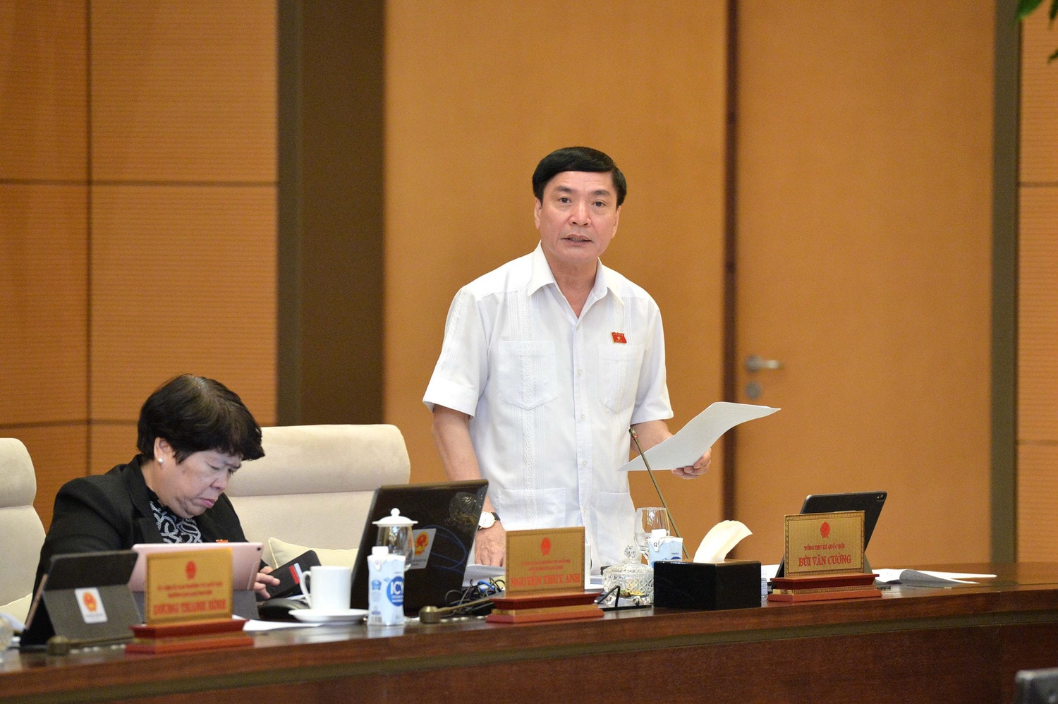 Chủ nhiệm VPQH Bùi Văn Cường phát biểu.jpg