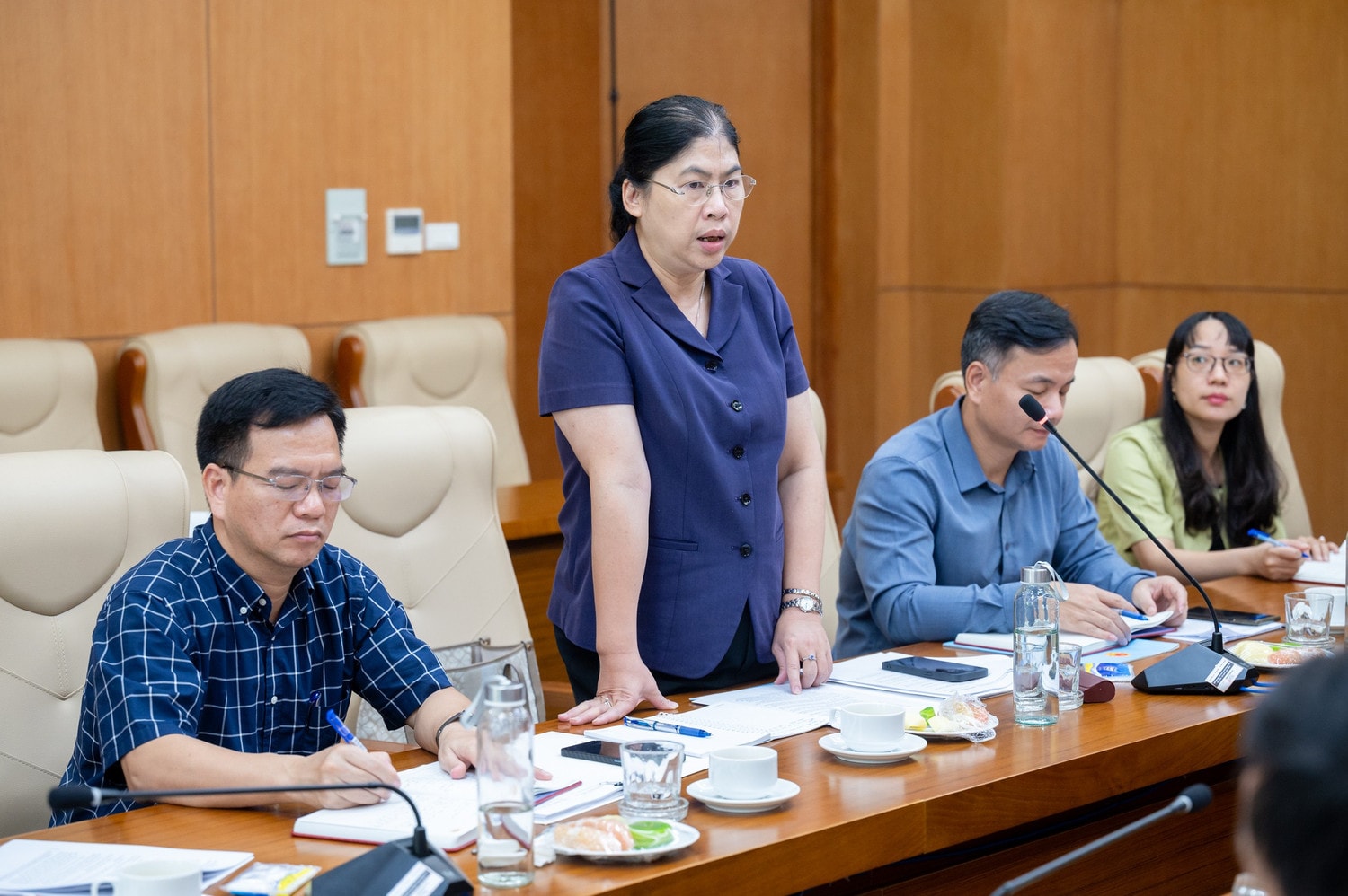 Phó Bí thư Thường trực Đảng ủy cơ quan Văn phòng Quốc hội Trịnh Giáng Hương phát biểu tại cuộc làm việc