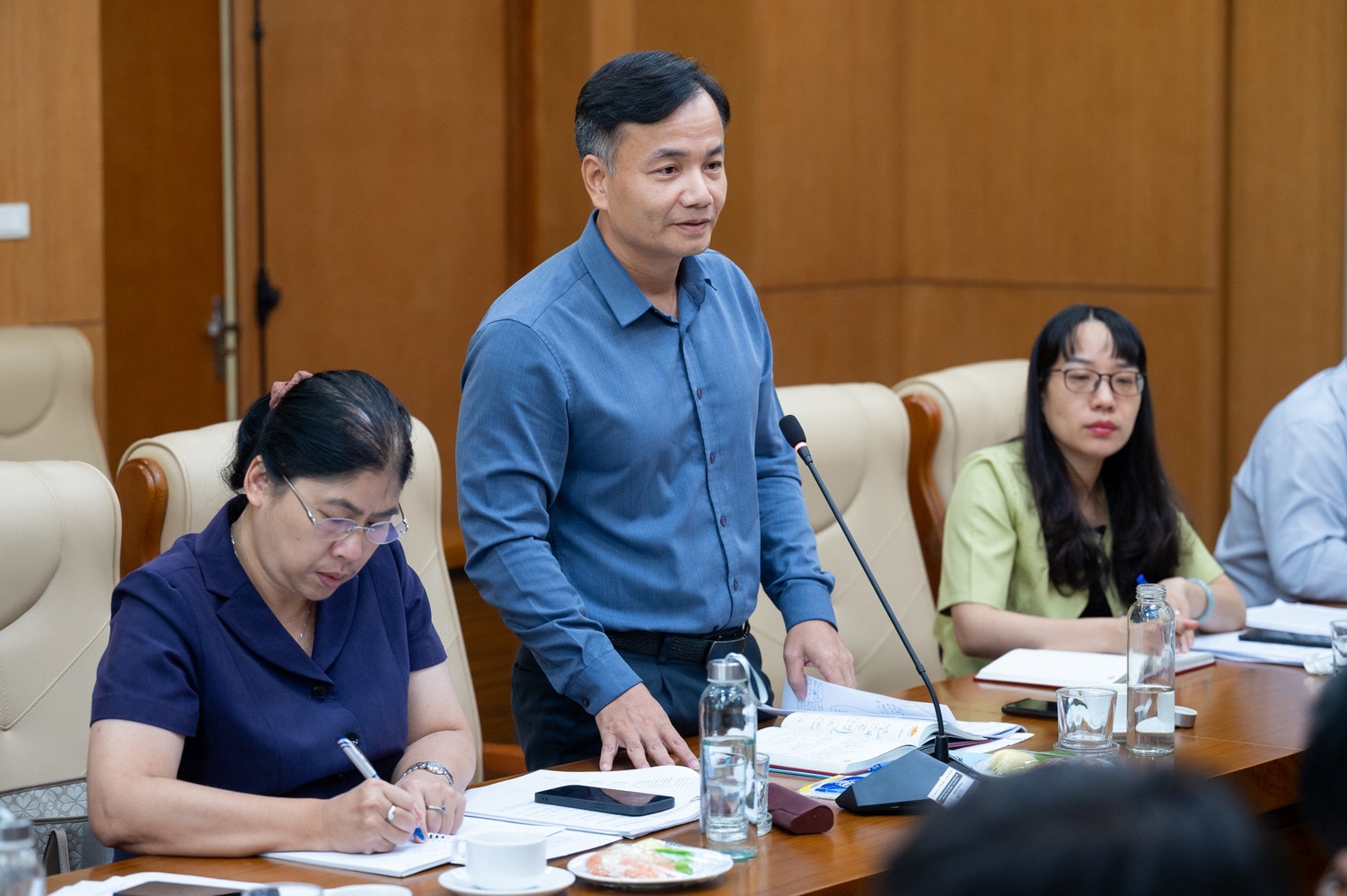 Ủy viên Ban Chấp hành Đảng bộ, Chánh Văn phòng Đảng - Đoàn thể, Văn phòng Quốc hội Trần Hoài Nam phát biểu tại cuộc làm việc