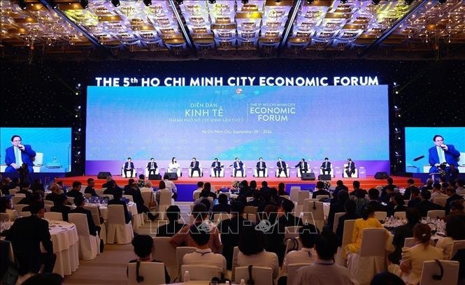 Phiên Đối thoại chính sách giữa Thủ tướng Chính phủ và các tập đoàn lớn trong nước và quốc tế. Ảnh: Dương Giang/TTXVN