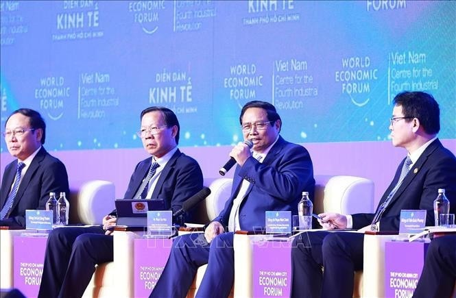 Thủ tướng Phạm Minh Chính đối thoại với các tập đoàn lớn trong nước và quốc tế. Ảnh: Dương Giang/TTXVN
