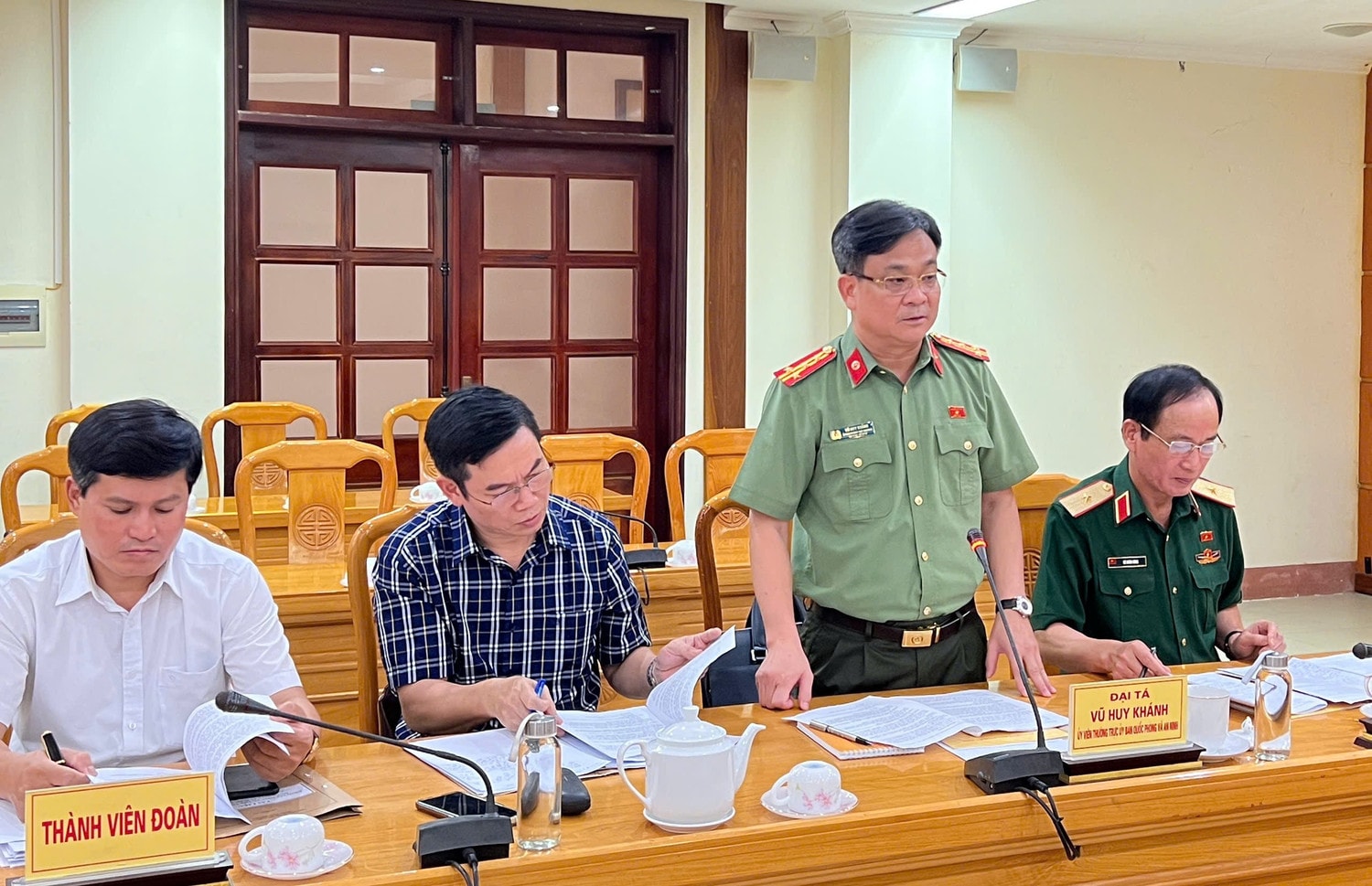 Ủy viên Thường trực Ủy ban Quốc phòng và An ninh Vũ Huy Khánh phát biểu