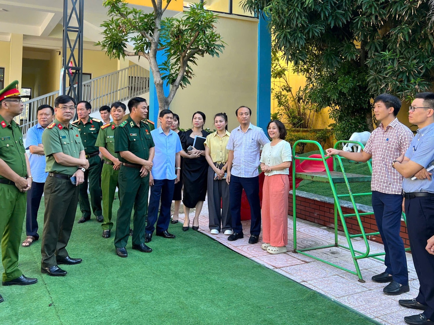 Đoàn khảo sát tại Trường mầm non Thạch Linh, TP. Hà Tĩnh