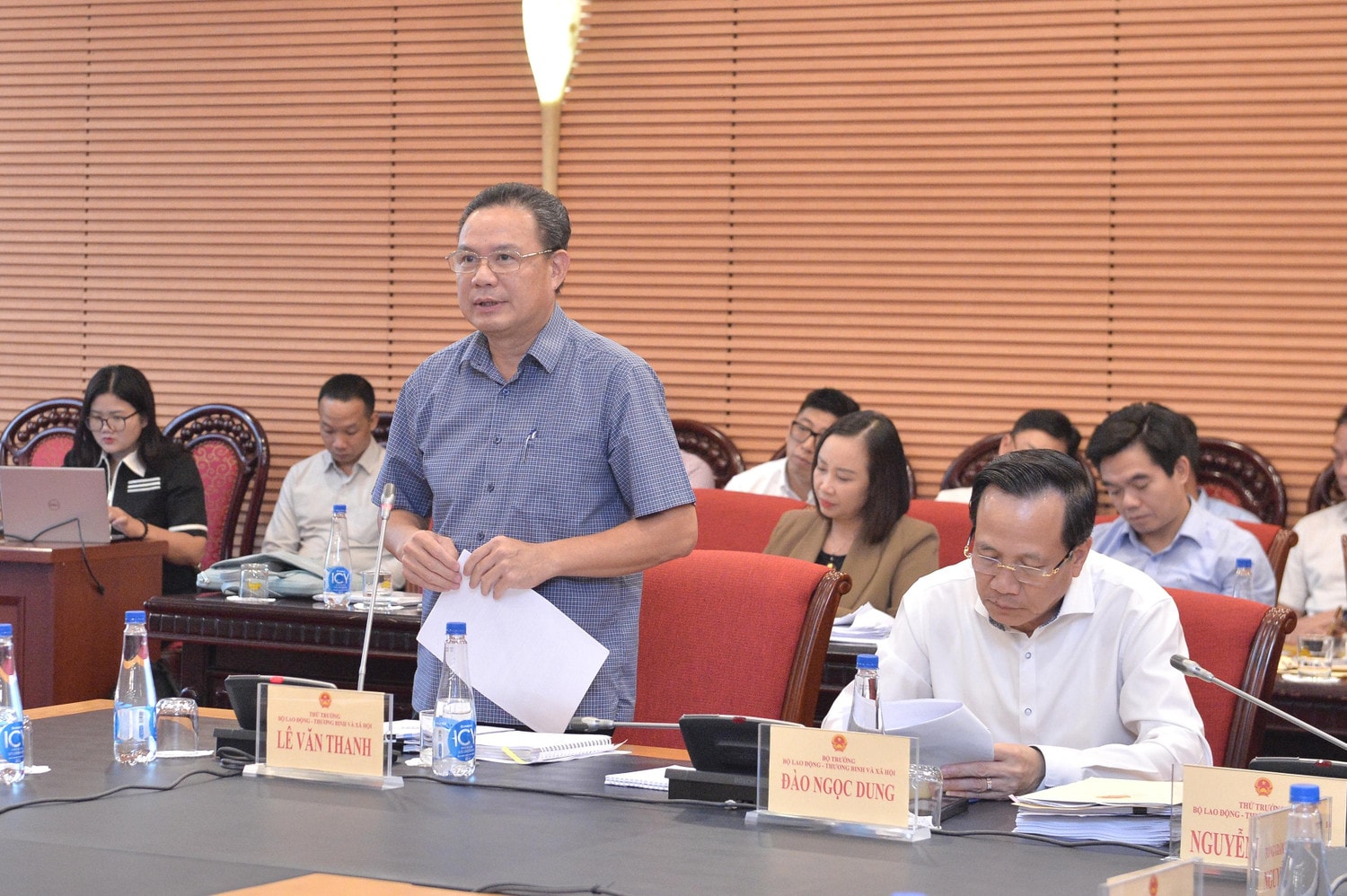 Thứ trưởng Bộ Lao động, Thương binh và Xã hội Lê Văn Thanh trình bày Tờ trình