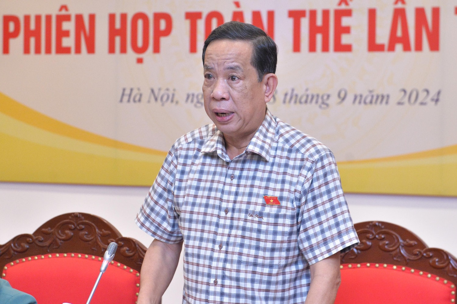 Phó Chủ nhiệm Ủy ban Xã hội Đặng Thuần Phong phát biểu