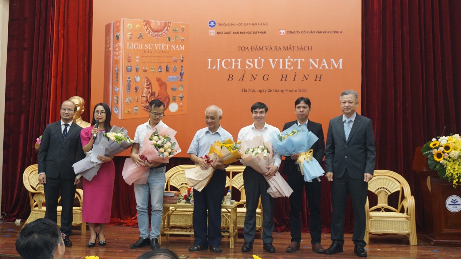 Tri ân các chuyên gia, nhà nghiên cứu lịch sử... góp phần hoàn thiện cuốn sách