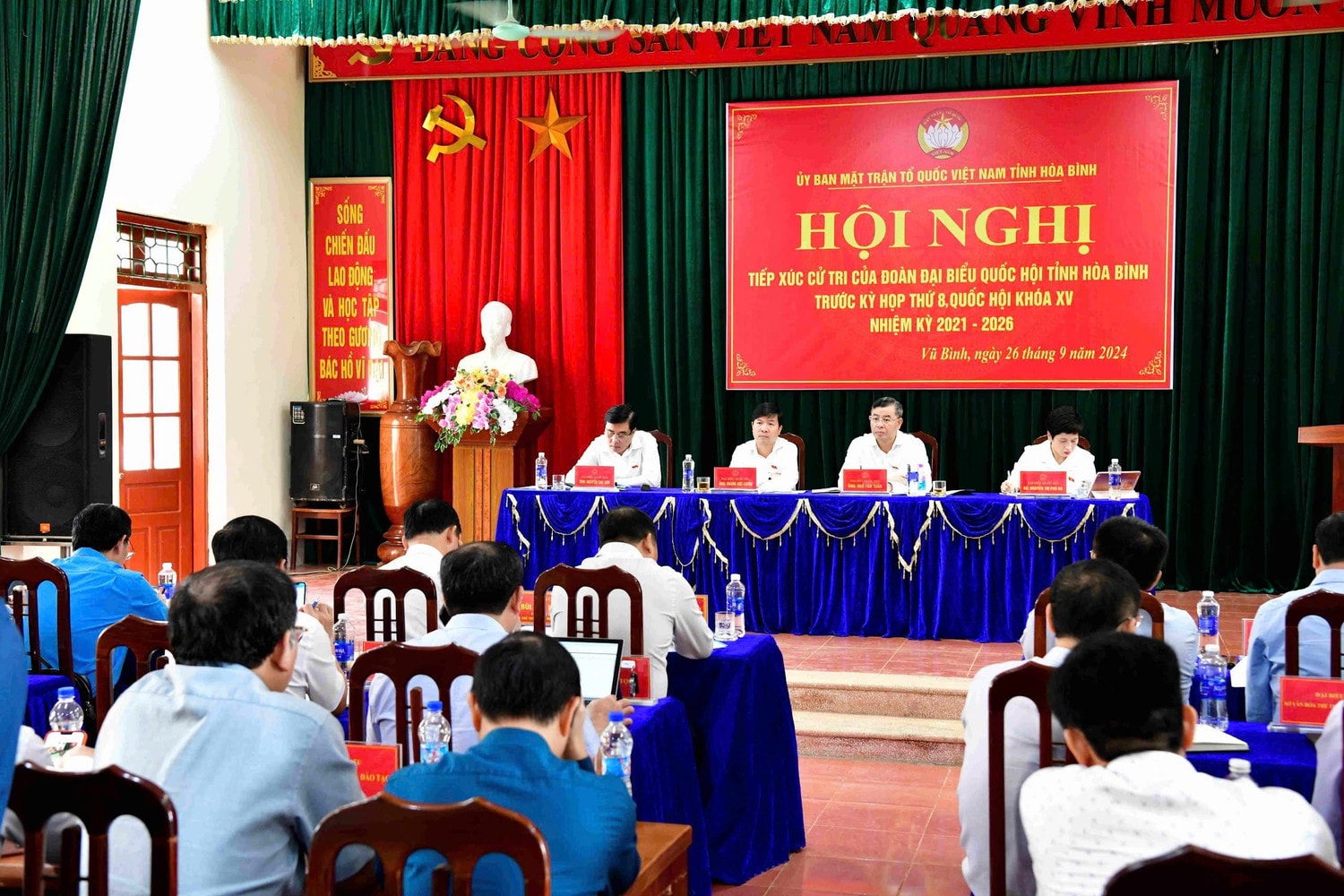 Đoàn ĐBQH tỉnh Hòa Bình tham dự hội nghị