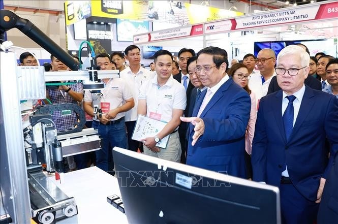 Thủ tướng Phạm Minh Chính tham quan Triển lãm Điện và Năng lượng 2024 và Triển lãm Tự động hóa Việt Nam 2024. Ảnh: Dương Giang/TTXVN