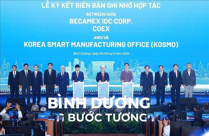 Lễ ký biên bản ghi nhớ hợp tác giữa các nhà đầu tư. Ảnh: Dương Giang/TTXVN