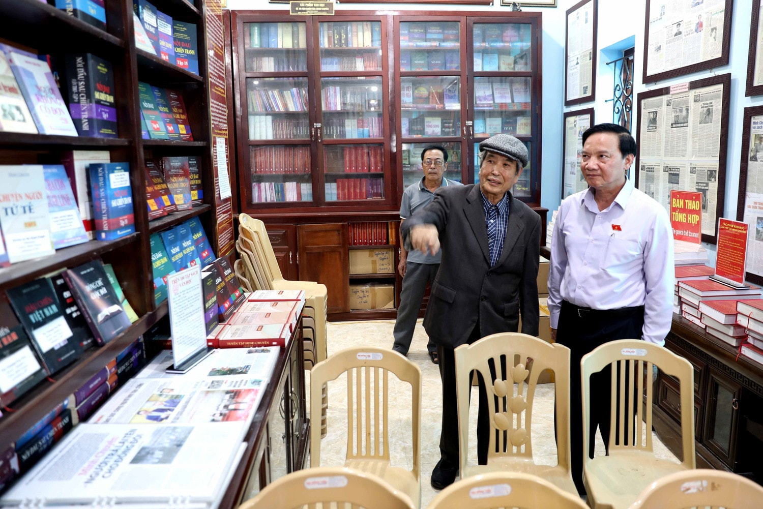 vna_potal_pho_chu_tich_quoc_hoi_nguyen_khac_dinh_tiep_xuc_cu_tri_tinh_thai_binh_7620471.jpg