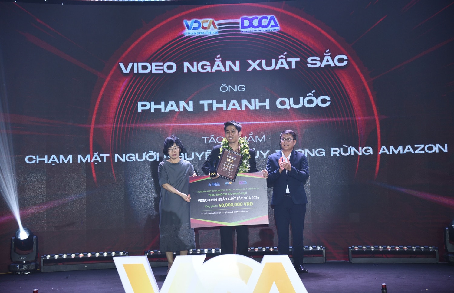 Trao tặng video ngắn xuất sắc.JPG