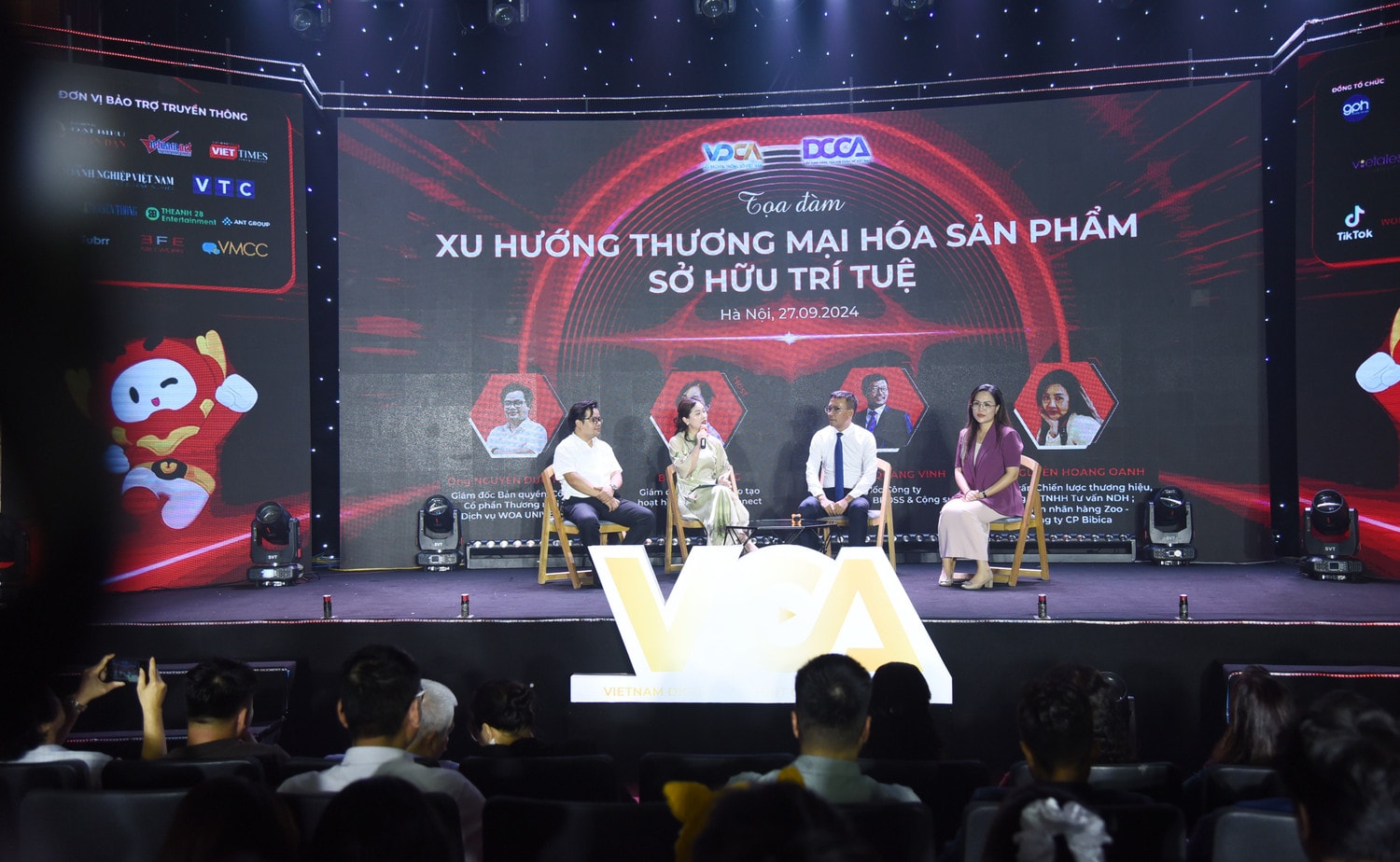 Các diễn giả tại tọa đàmDSC_2795.JPG