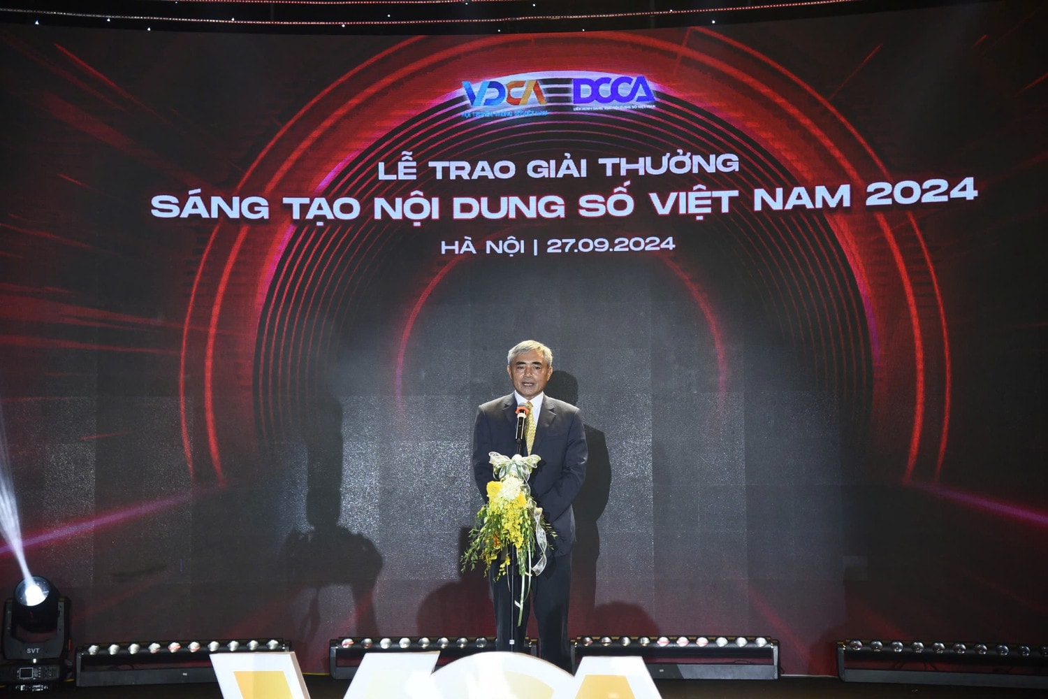 Chủ tịch Hội Truyền thông số Việt Nam Trưởng Ban tổ chức Tiến sĩ Nguyễn Minh Hồng phát biểu tại lễ trao giải.jpg