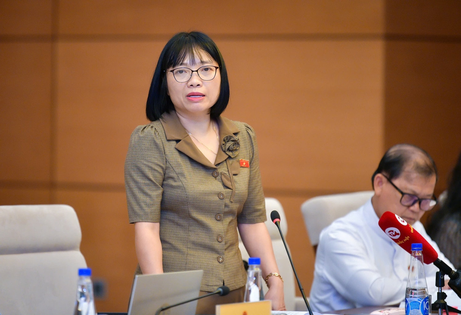Phó trưởng đoàn chuyên trách Đoàn ĐBQH tỉnh Hải Dương Nguyễn Thị Việt Nga cho rằng cần tập trung nguồn lực, tránh dàn trải