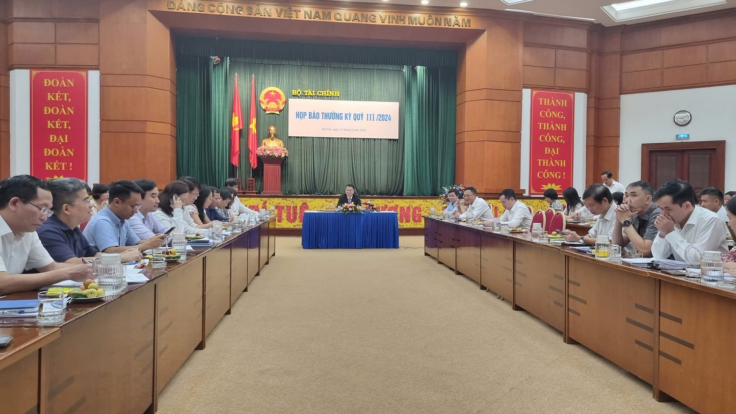 Họp báo.jpg