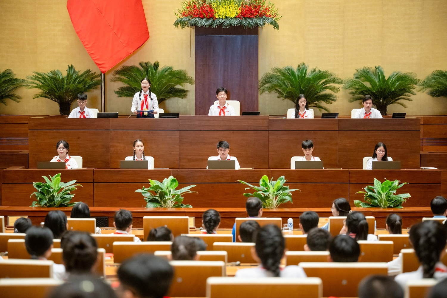 Đoàn chủ tọa "Quốc hội trẻ em" điều hành phiên khai mạc
