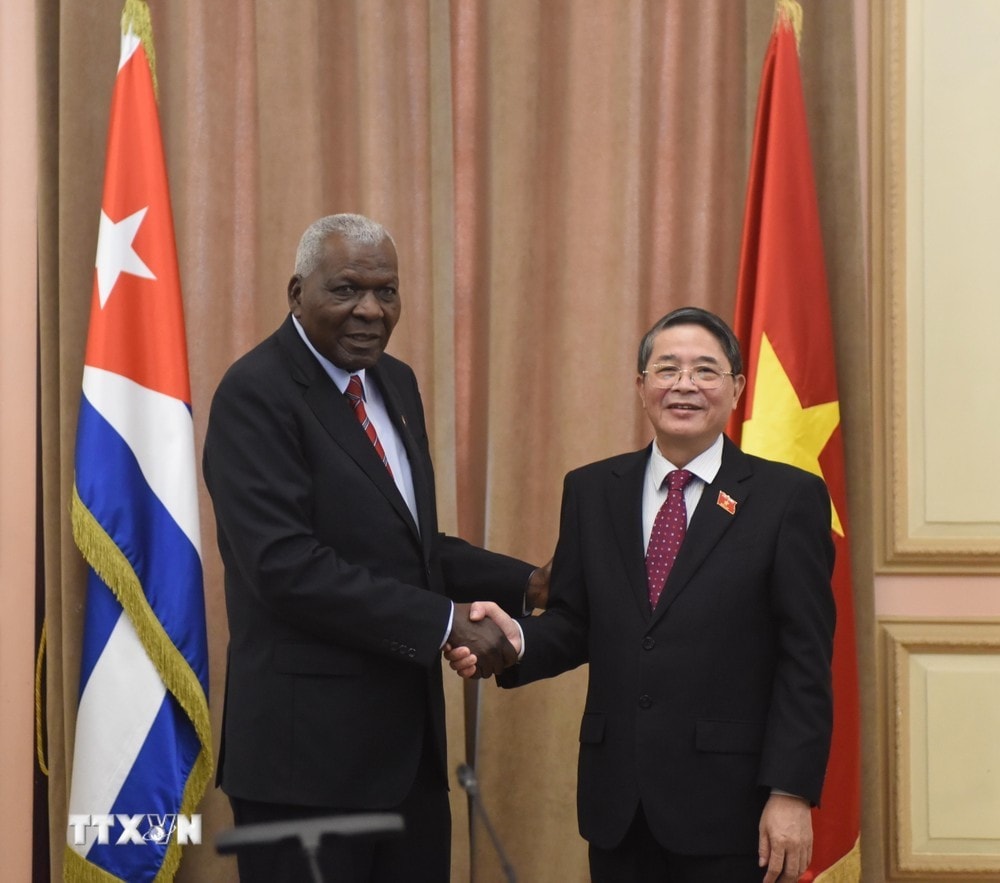 Chủ tịch Quốc hội Chính quyền nhân dân Cuba Esteban Lazo Hernández và Phó Chủ tịch Quốc hội Nguyễn Đức Hải. Ảnh: Việt Hùng/TTXVN