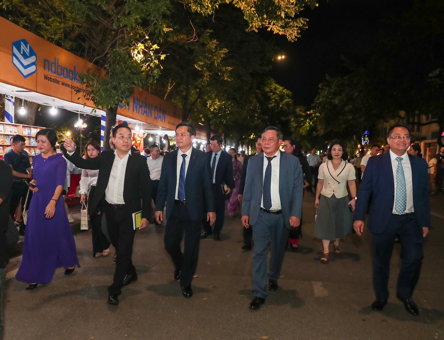 Hội sách 2.jpeg