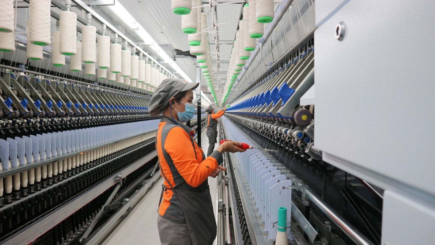 Sản xuất bảo đảm giảm phát thải môi trường tại Nhà máy Sợi Đà Lạt. Ảnh: ITN