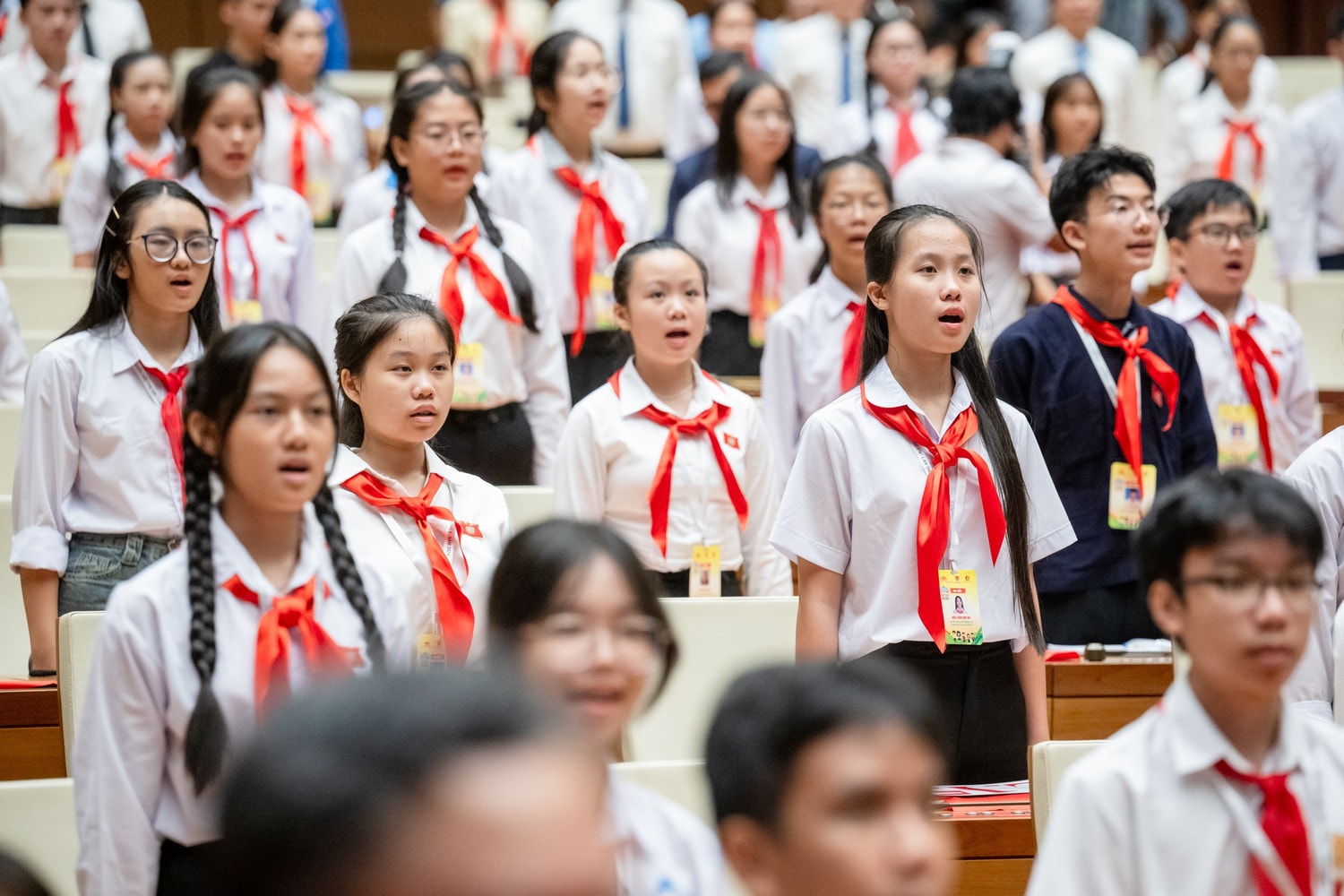 Các đại biểu làm lễ Chào cờ