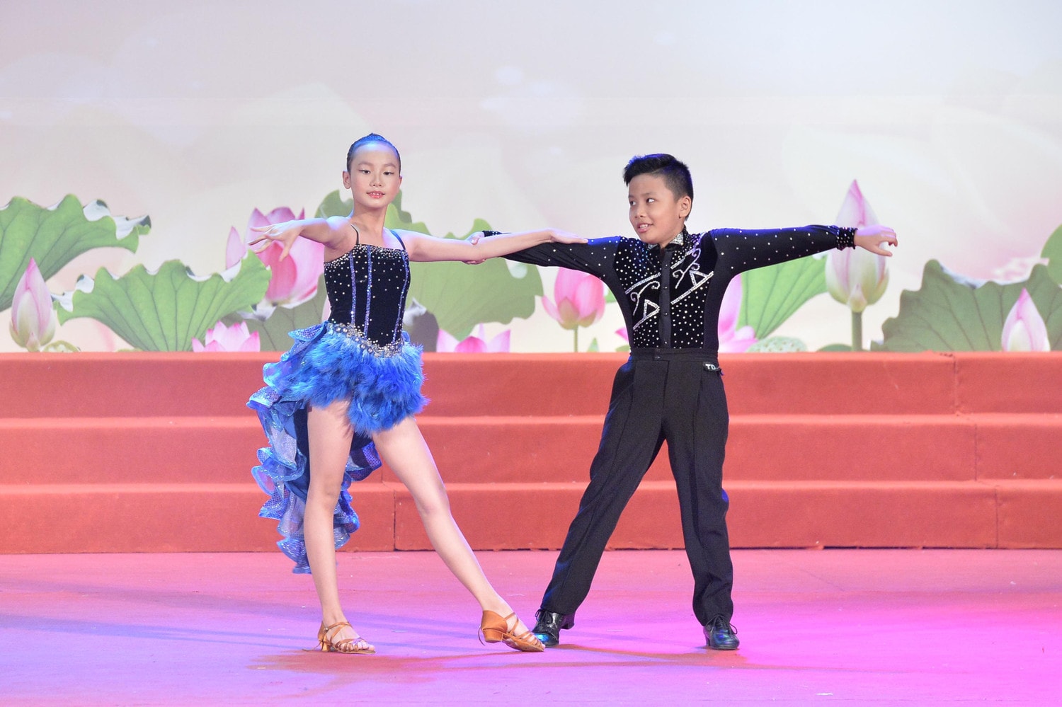 Các tiết mục văn nghệ 2.jpg
