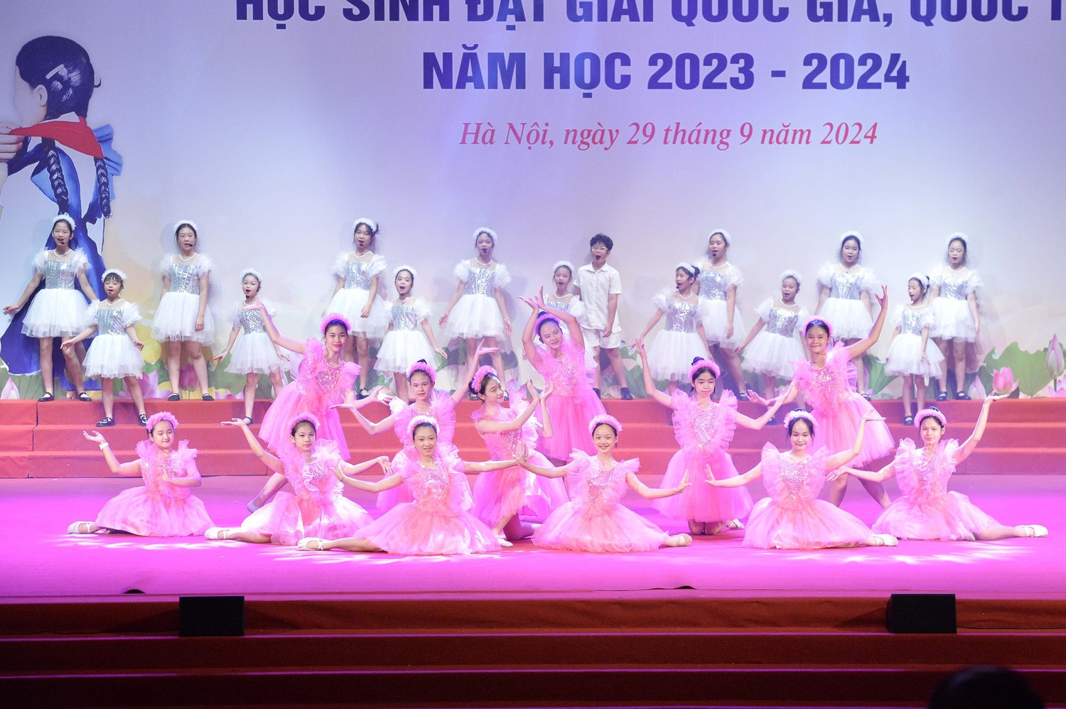 Các tiết mục văn nghệ 1.jpg