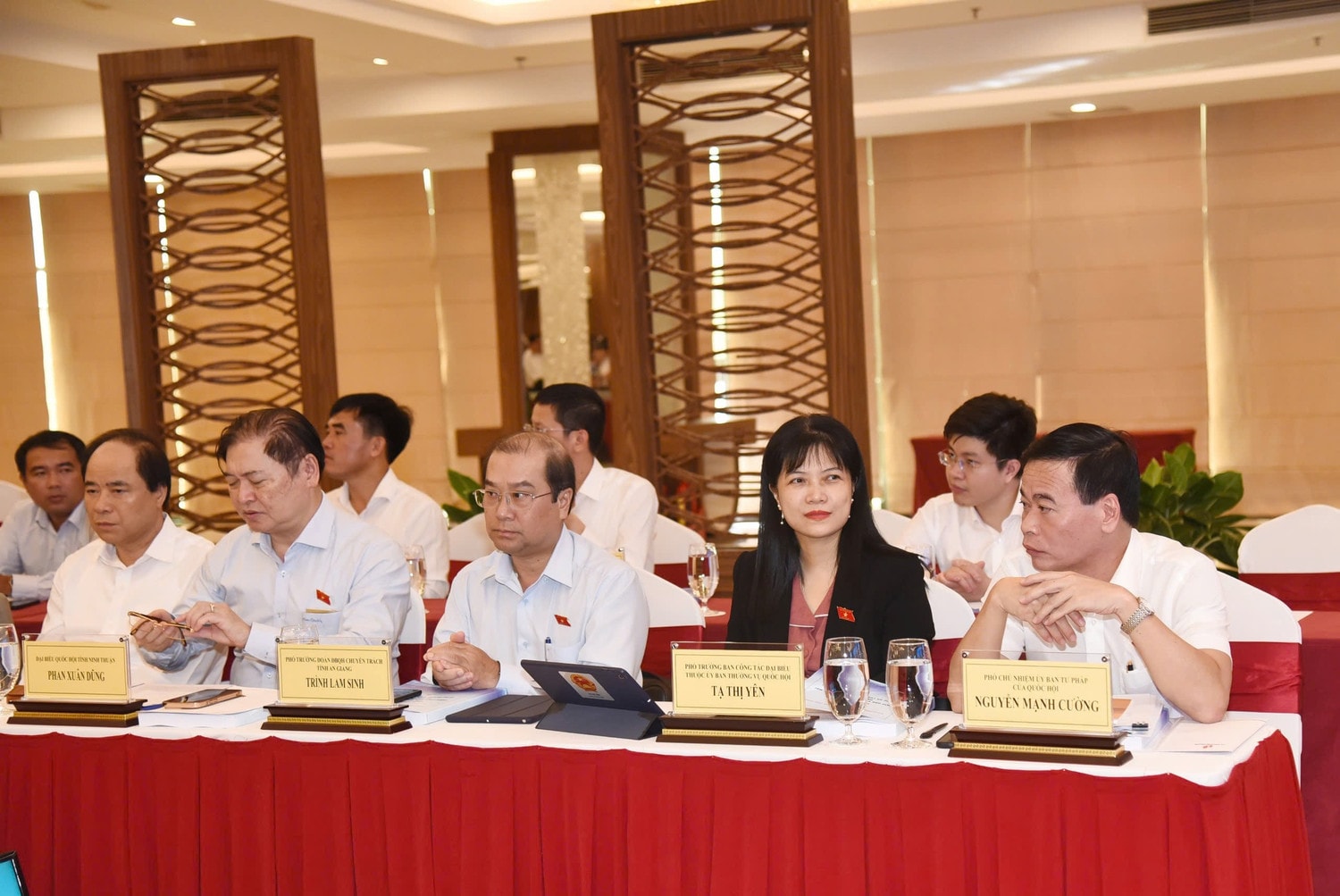Anh 3 z5880834955296_f80dc4405da3ef553a0e1fc816963d85.jpg